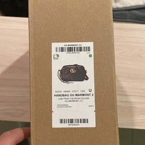 Black Gucci Marmont 2 sidebag